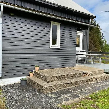 Feriehus, Lyngvaer Holiday home *